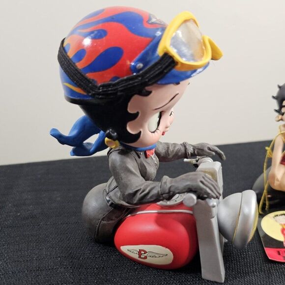 Betty Boop - King Feature 2001 Biker Motorcycle Bobblehead - Picture 2 of 3